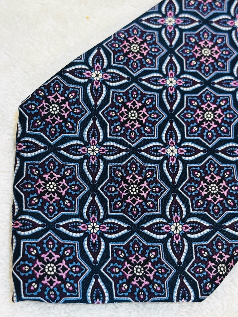 Brand New Stylish High Quality Tie By Countess Mara